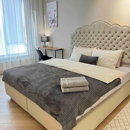 Rentnow Modern Business Apartment With 3 Bedrooms In Centre Kişinev Dış mekan fotoğraf