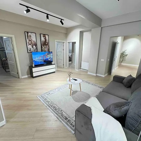 Rentnow Modern Business Apartment With 3 Bedrooms In Centre Kişinev Dış mekan fotoğraf