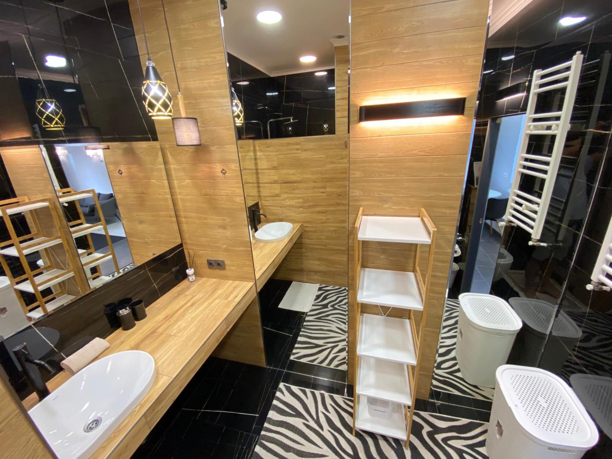 Apartment Rentnow Modern Business With 3 Bedrooms In Centre