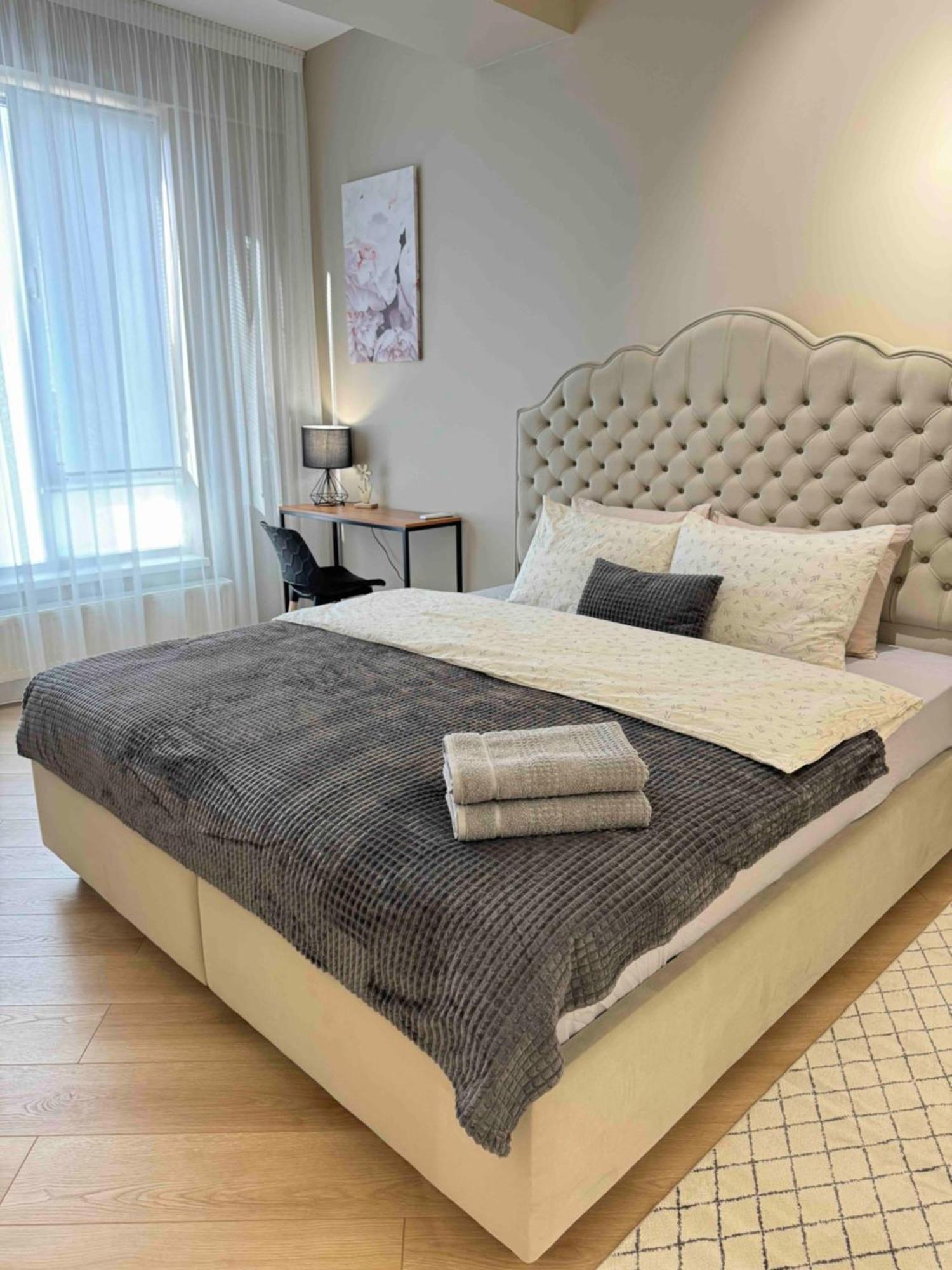 Rentnow Modern Business With 3 Bedrooms In Centre * Chisinau