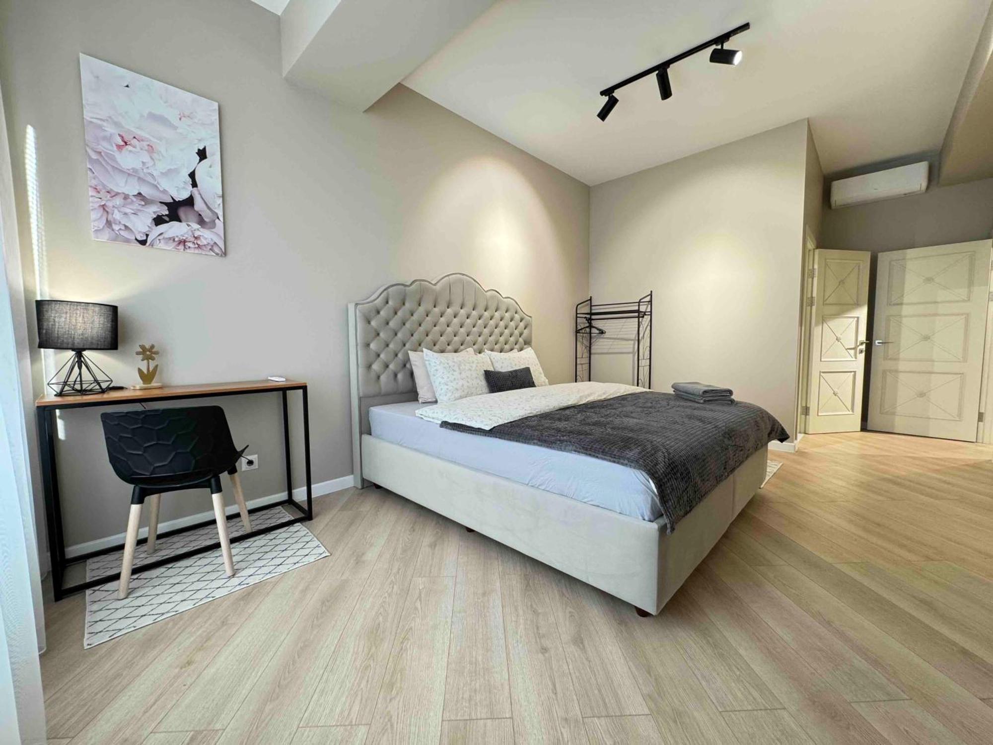 Apartment Rentnow Modern Business With 3 Bedrooms In Centre *