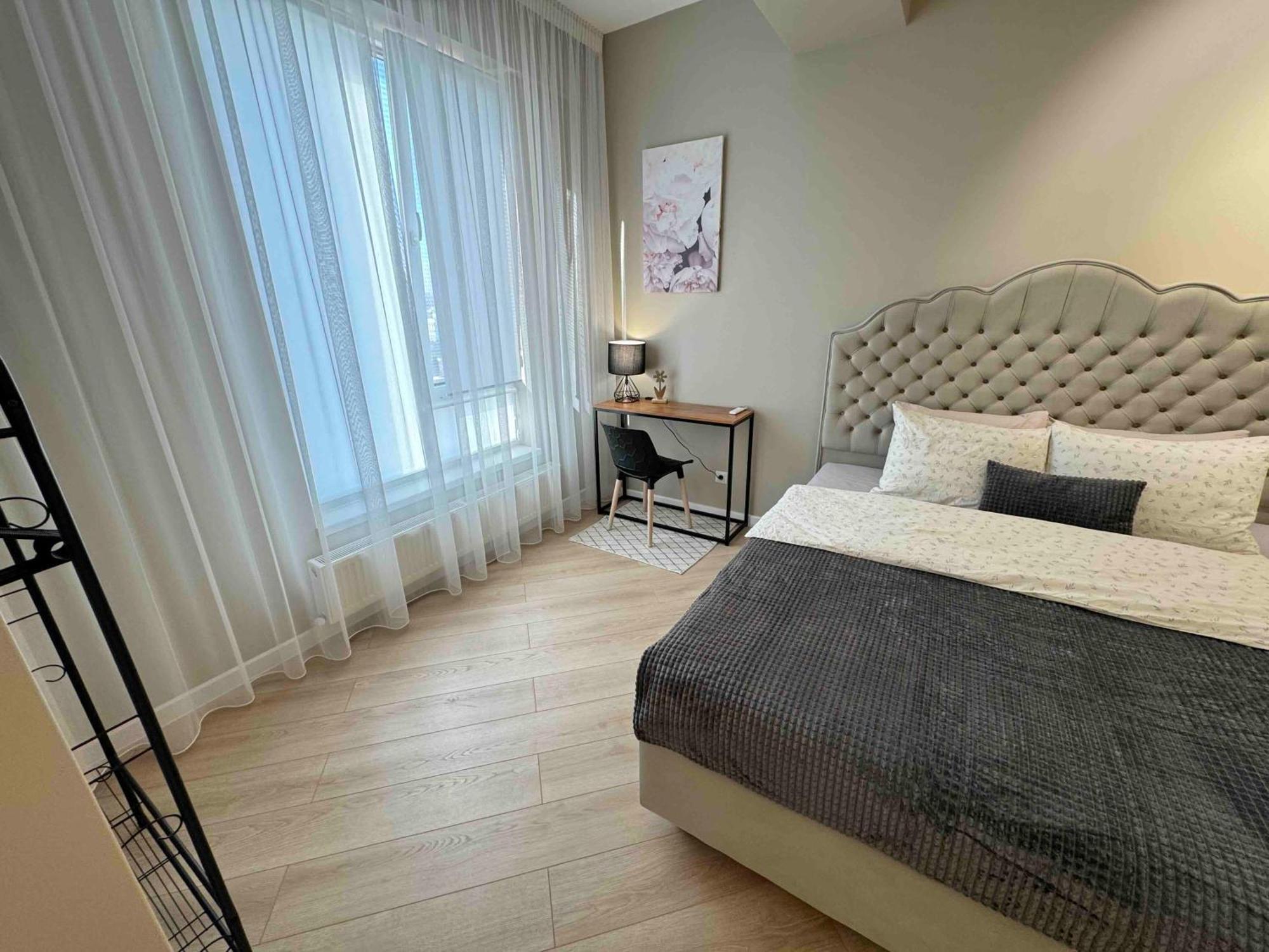 Rentnow Modern Business With 3 Bedrooms In Centre Apartment