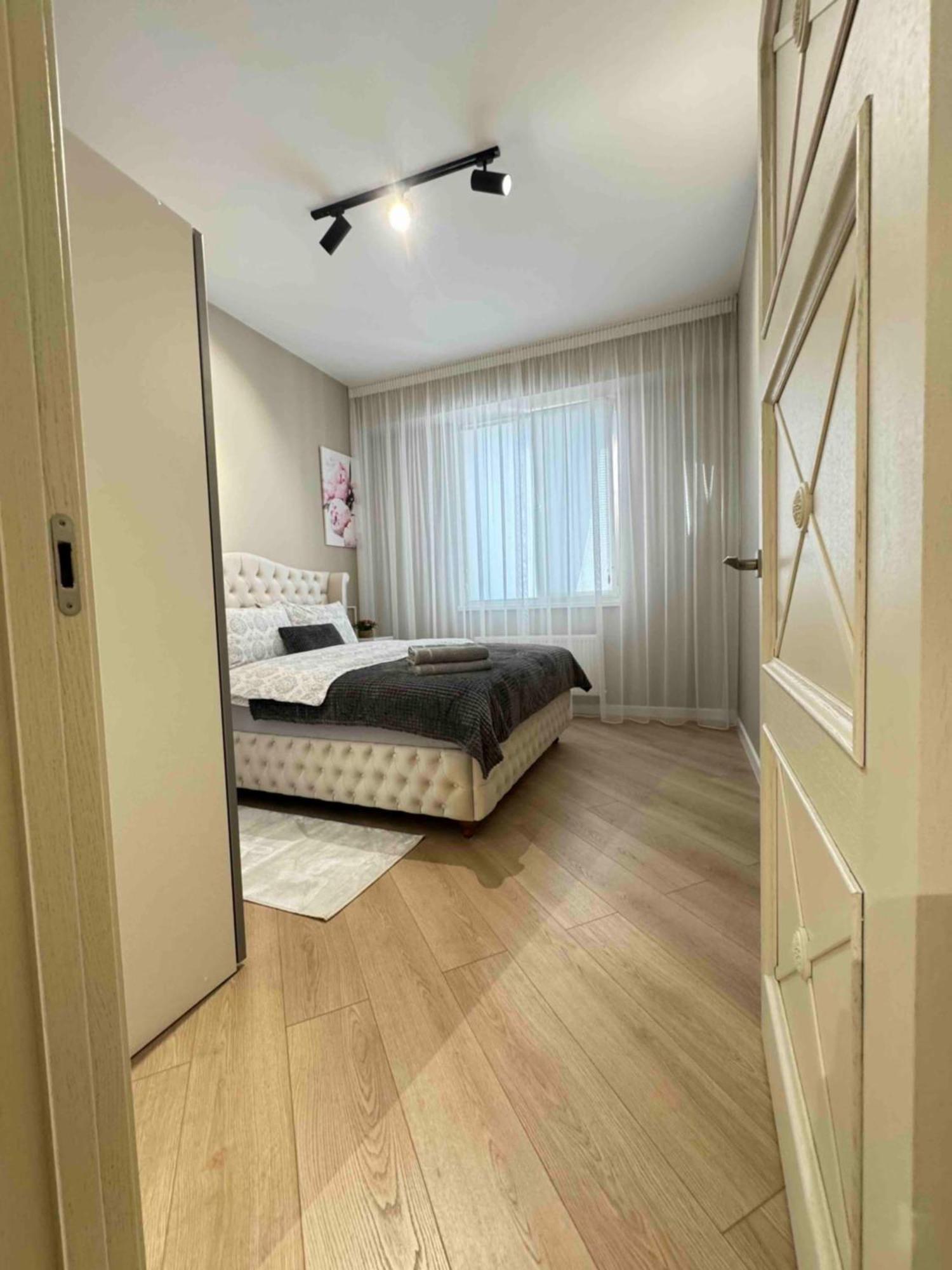 Apartment Rentnow Modern Business With 3 Bedrooms In Centre *