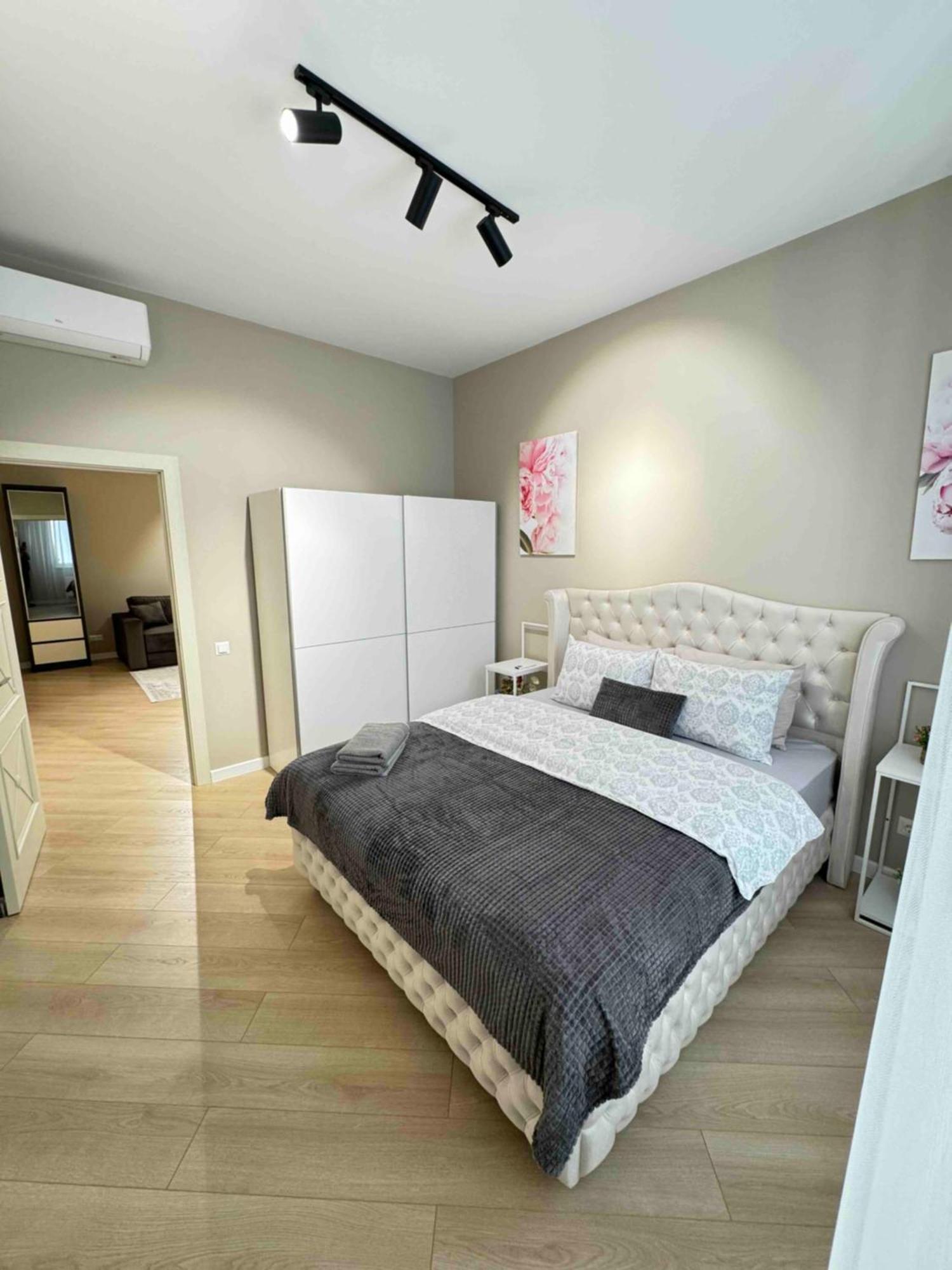 Rentnow Modern Business With 3 Bedrooms In Centre Apartment