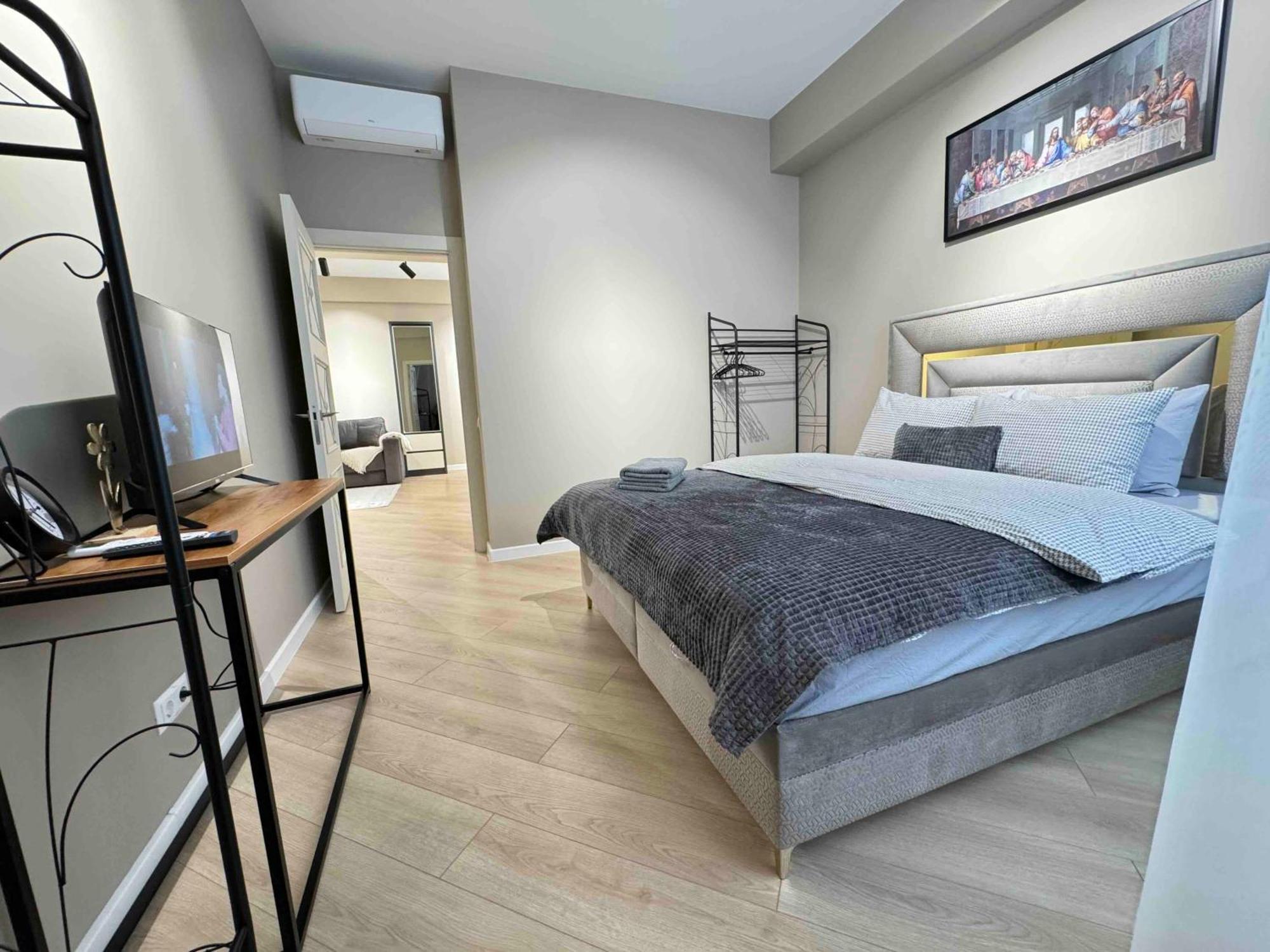 Apartment Rentnow Modern Business With 3 Bedrooms In Centre Chisinau