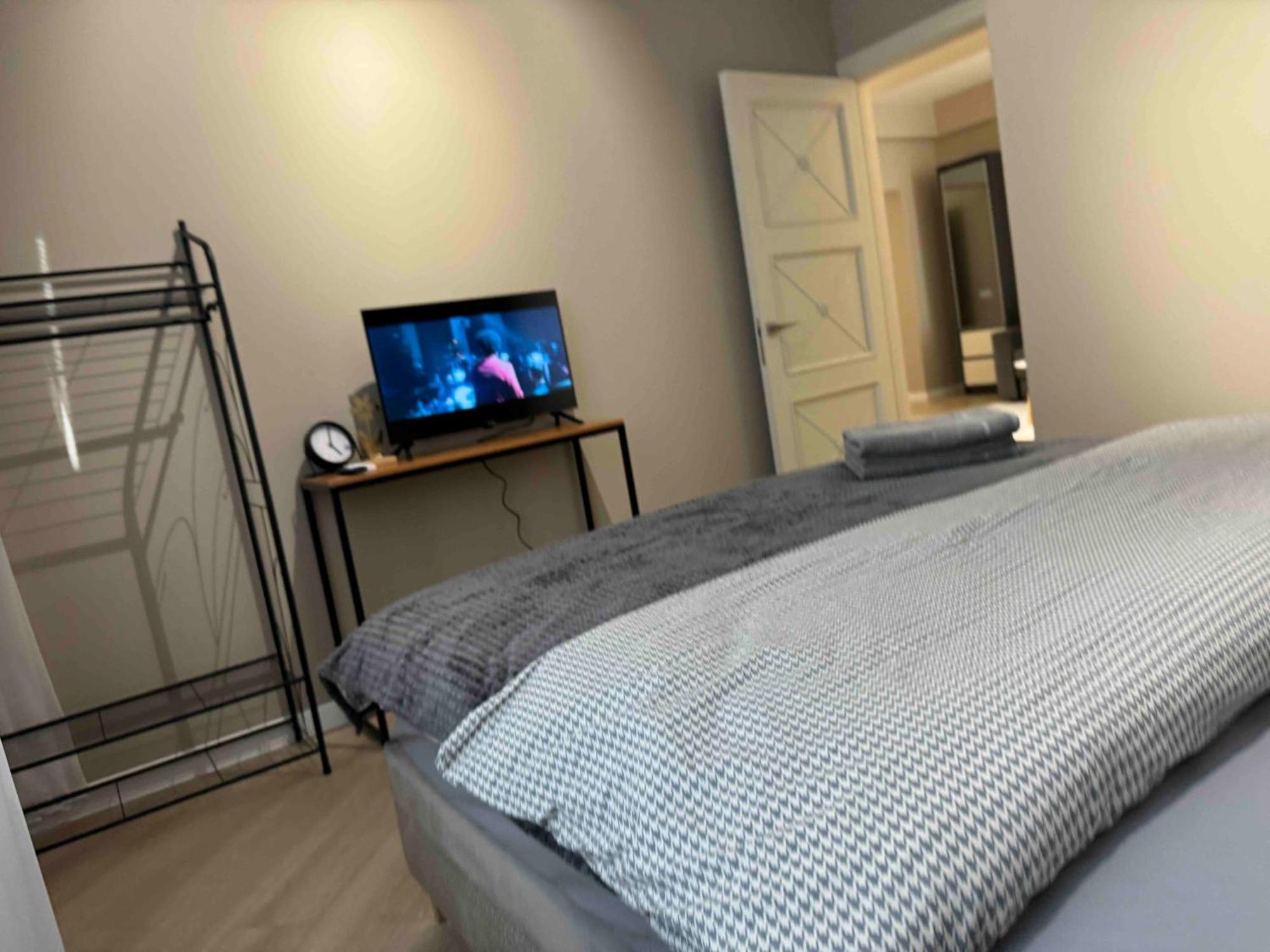 Rentnow Modern Business With 3 Bedrooms In Centre Apartment