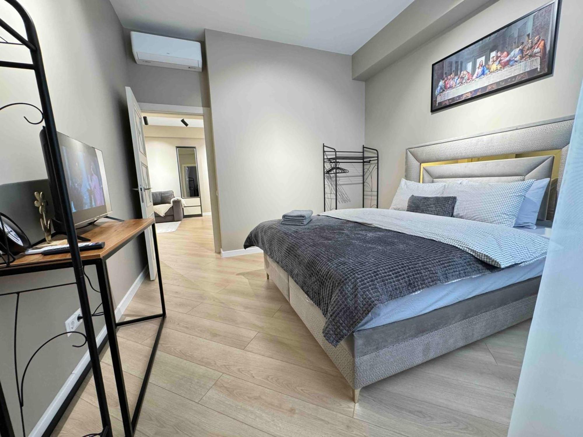 Rentnow Modern Business With 3 Bedrooms In Centre Apartment *