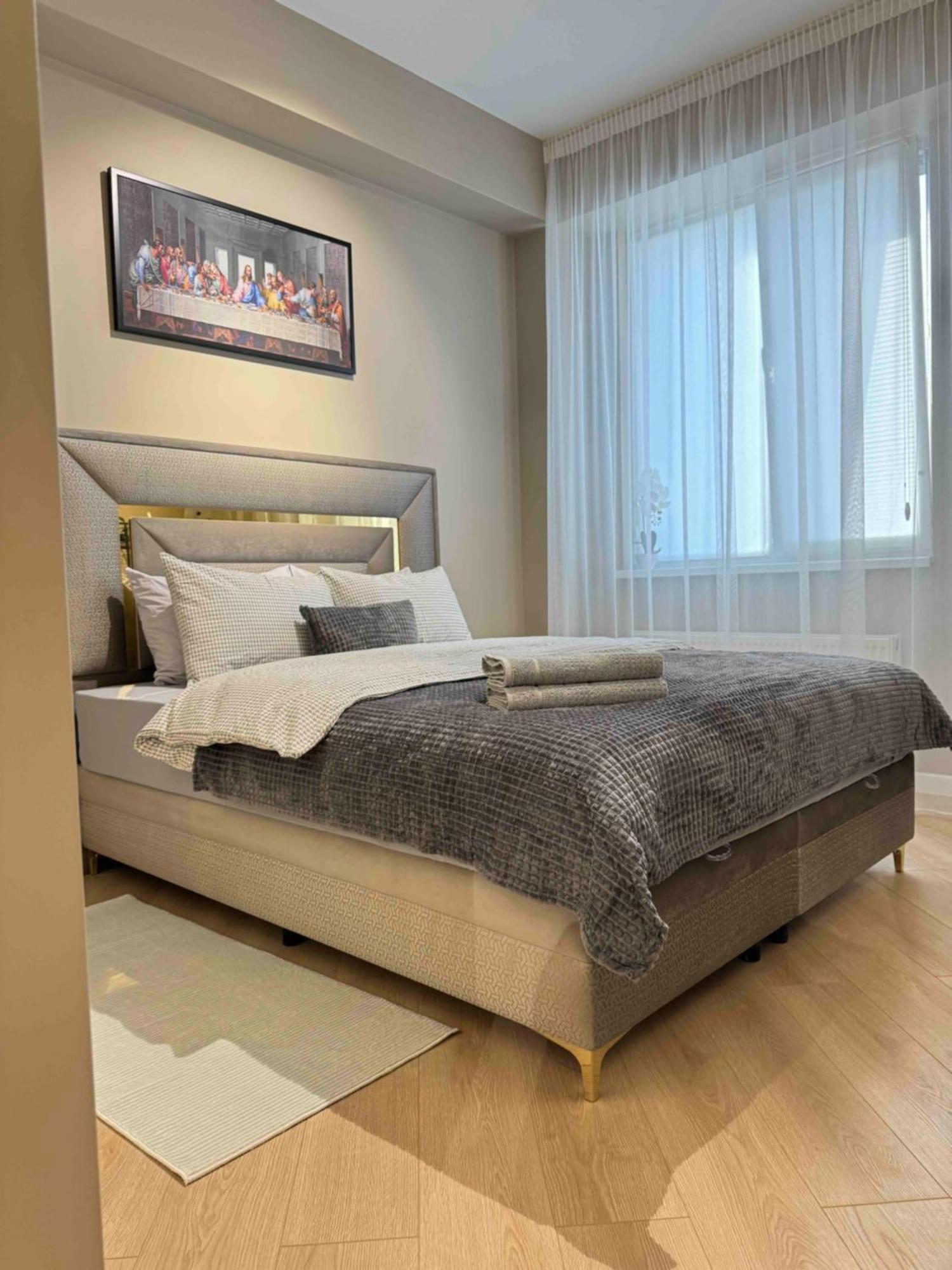 Apartment Rentnow Modern Business With 3 Bedrooms In Centre *