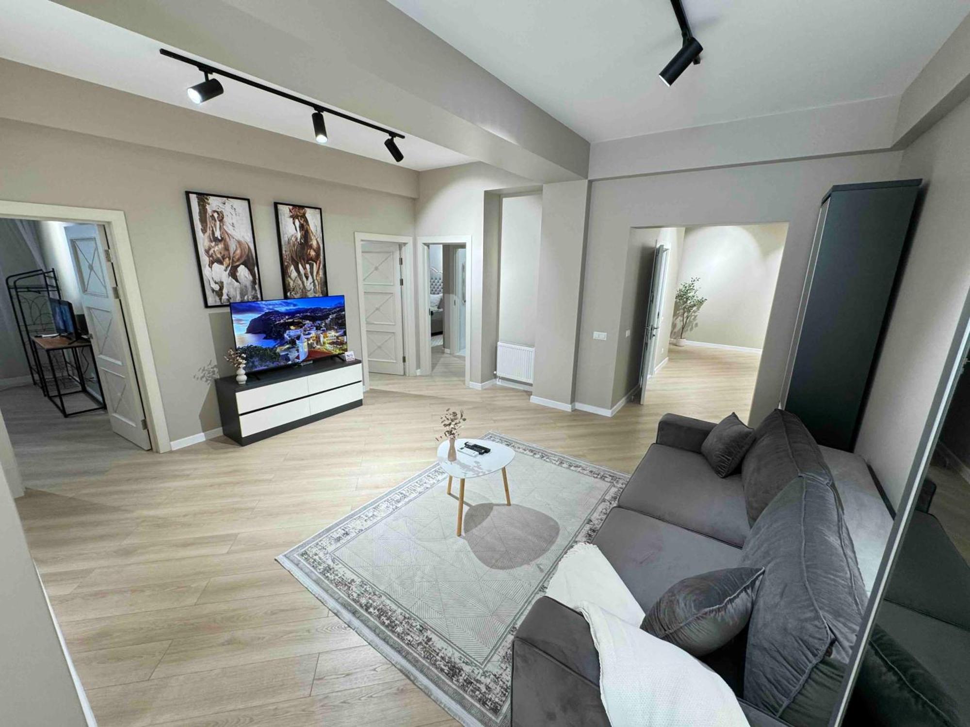 Apartment Rentnow Modern Business With 3 Bedrooms In Centre Chisinau