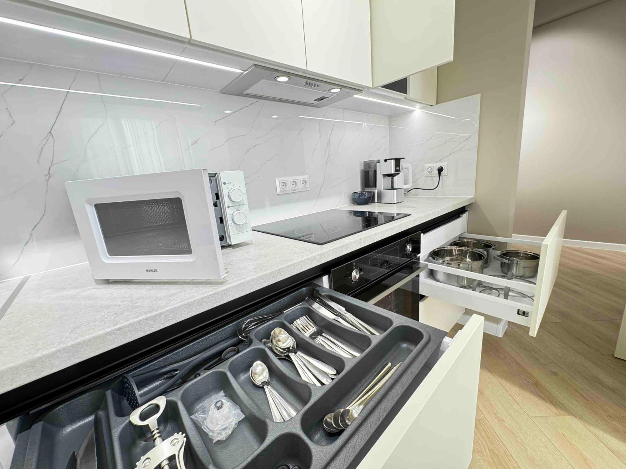 Rentnow Modern Business With 3 Bedrooms In Centre Apartment *