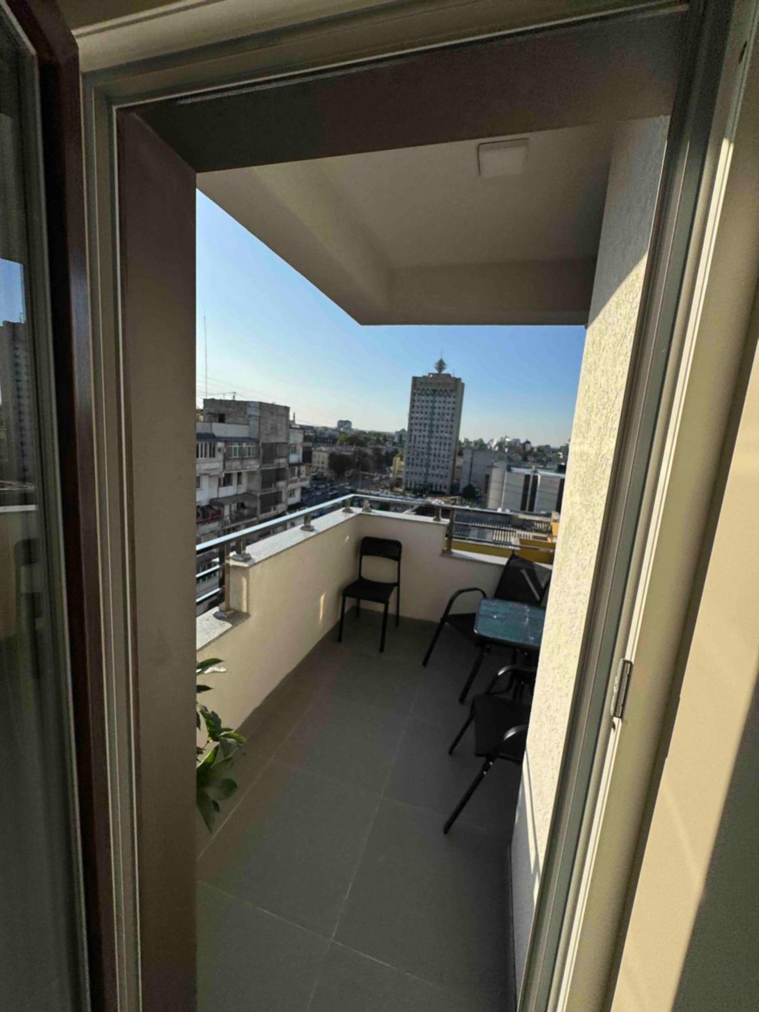 Apartment Rentnow Modern Business With 3 Bedrooms In Centre Chisinau