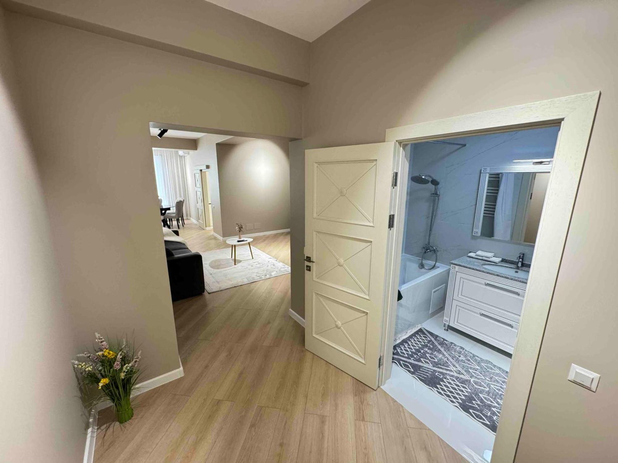 Rentnow Modern Business With 3 Bedrooms In Centre Apartment *