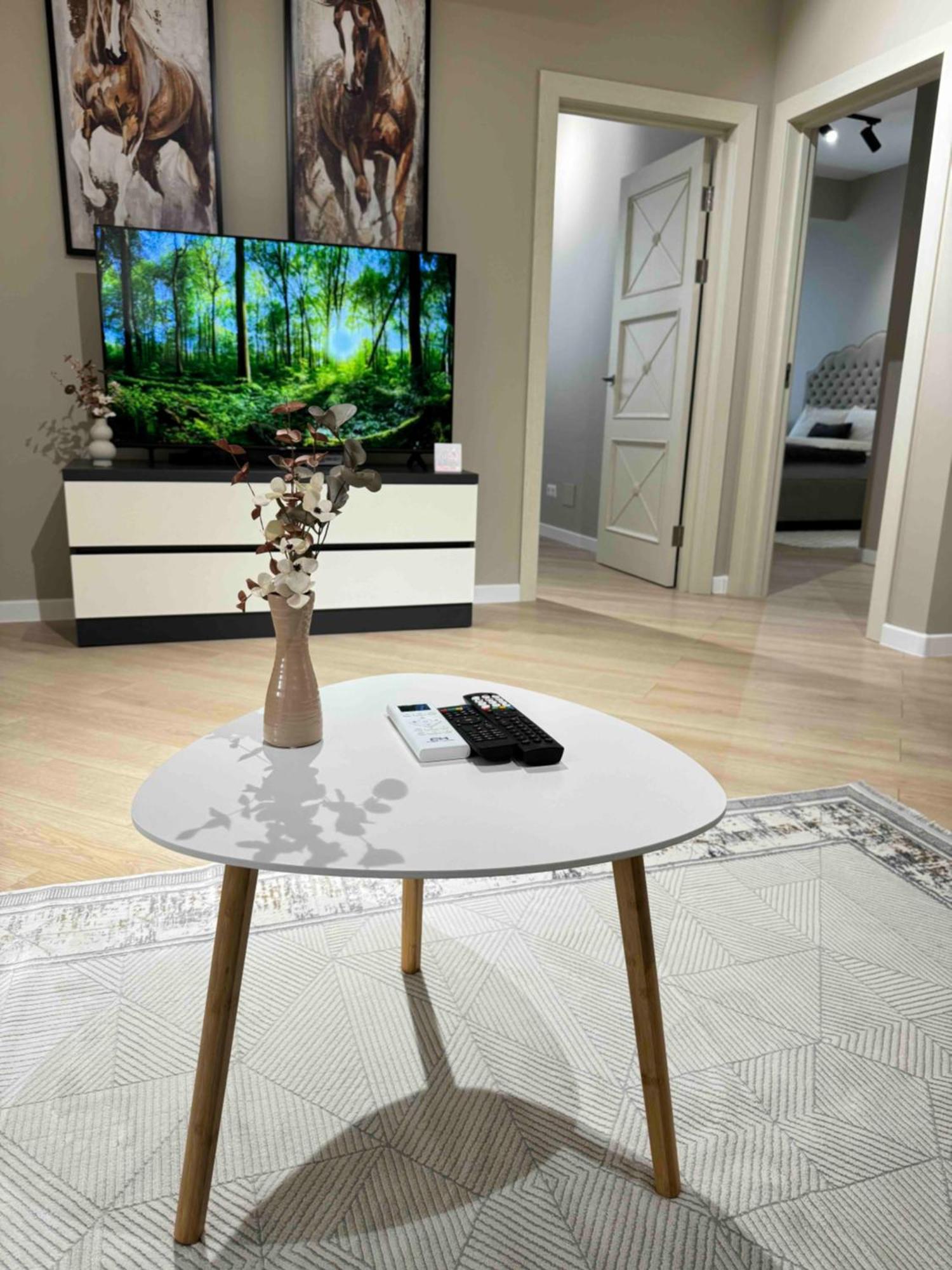 Rentnow Modern Business With 3 Bedrooms In Centre Apartment *